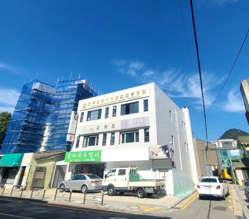 창성동 131 주변 – 고도 제한으로 낮은 건물들이 이어지는 서촌 스카이라인
