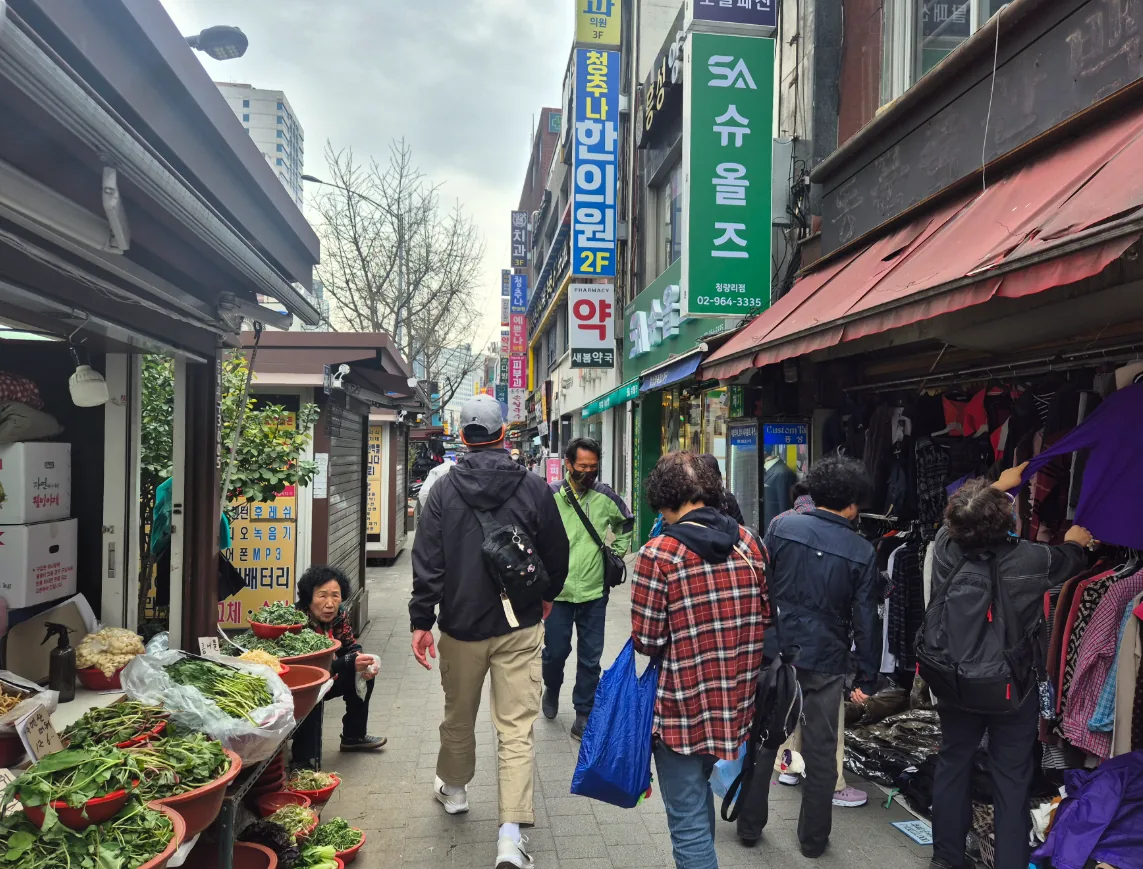청량리동 760 인근 재래시장 골목 – 점포가 늘어선 보행 상권