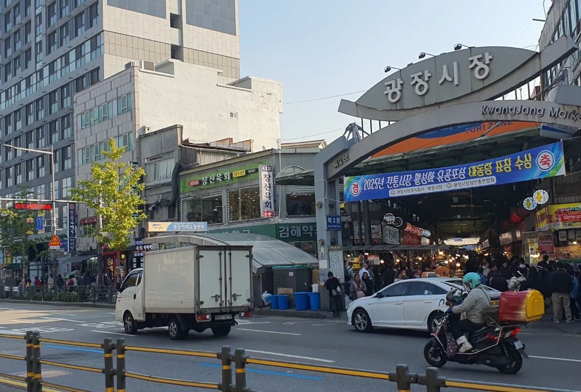 종로5가 138-8 앞 종로 40m 대로 – 광장시장 북2문과 버스·차량 동선