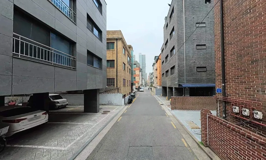 석촌동 18-12 건물 앞 6m 도로 – 차량 통행이 적은 주거지 이면도로