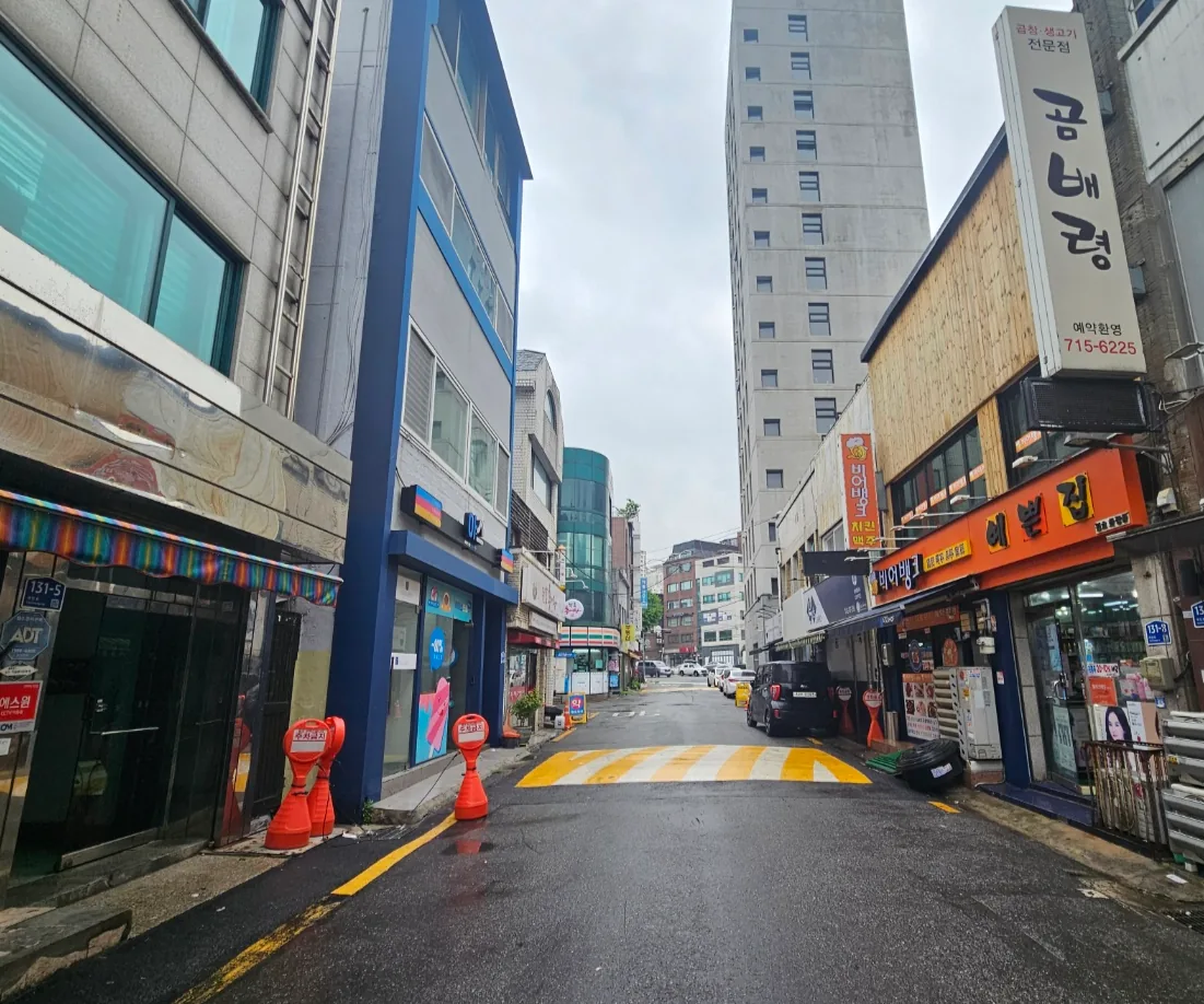 원효로2가 81-9 앞 8m 도로 – 건물 전면으로 이어지는 가로