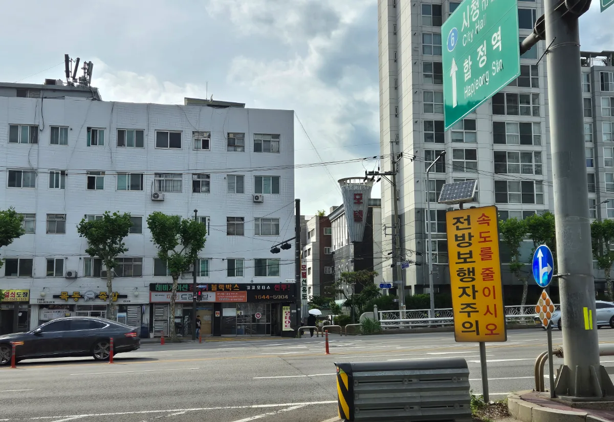 양평동4가 275-9 선유로 대로변에서 본 건물 – 대로에서 바로 보이는 전면