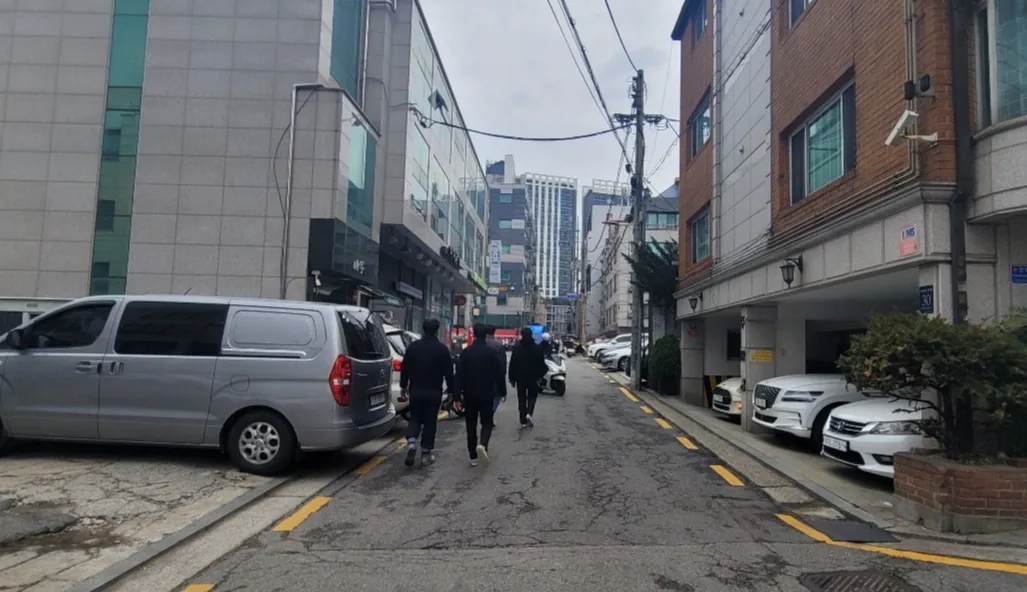 역삼동 658-22 인근 이면도로 – 업무·주거가 섞인 골목 동선